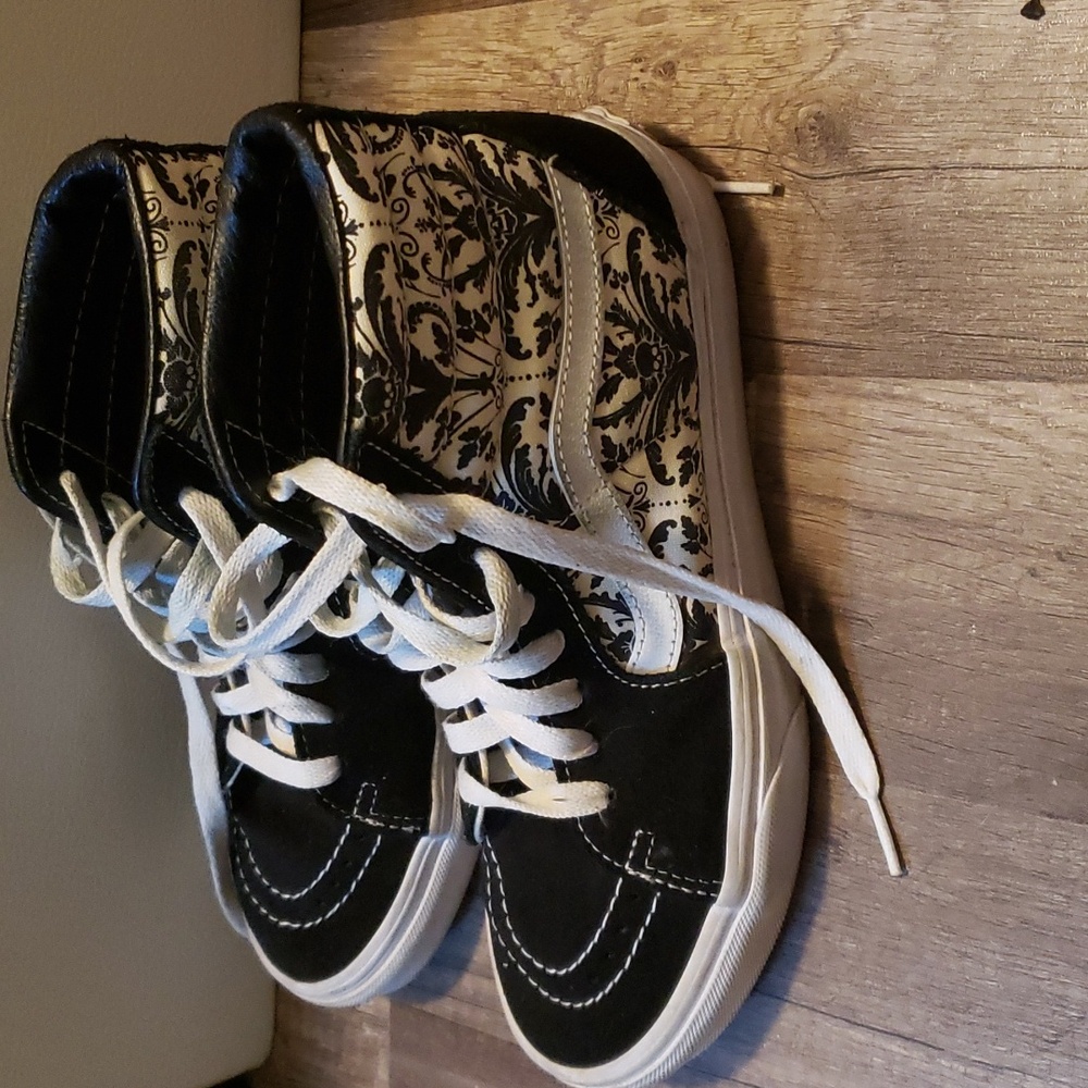 Vans - Black & White Pattern